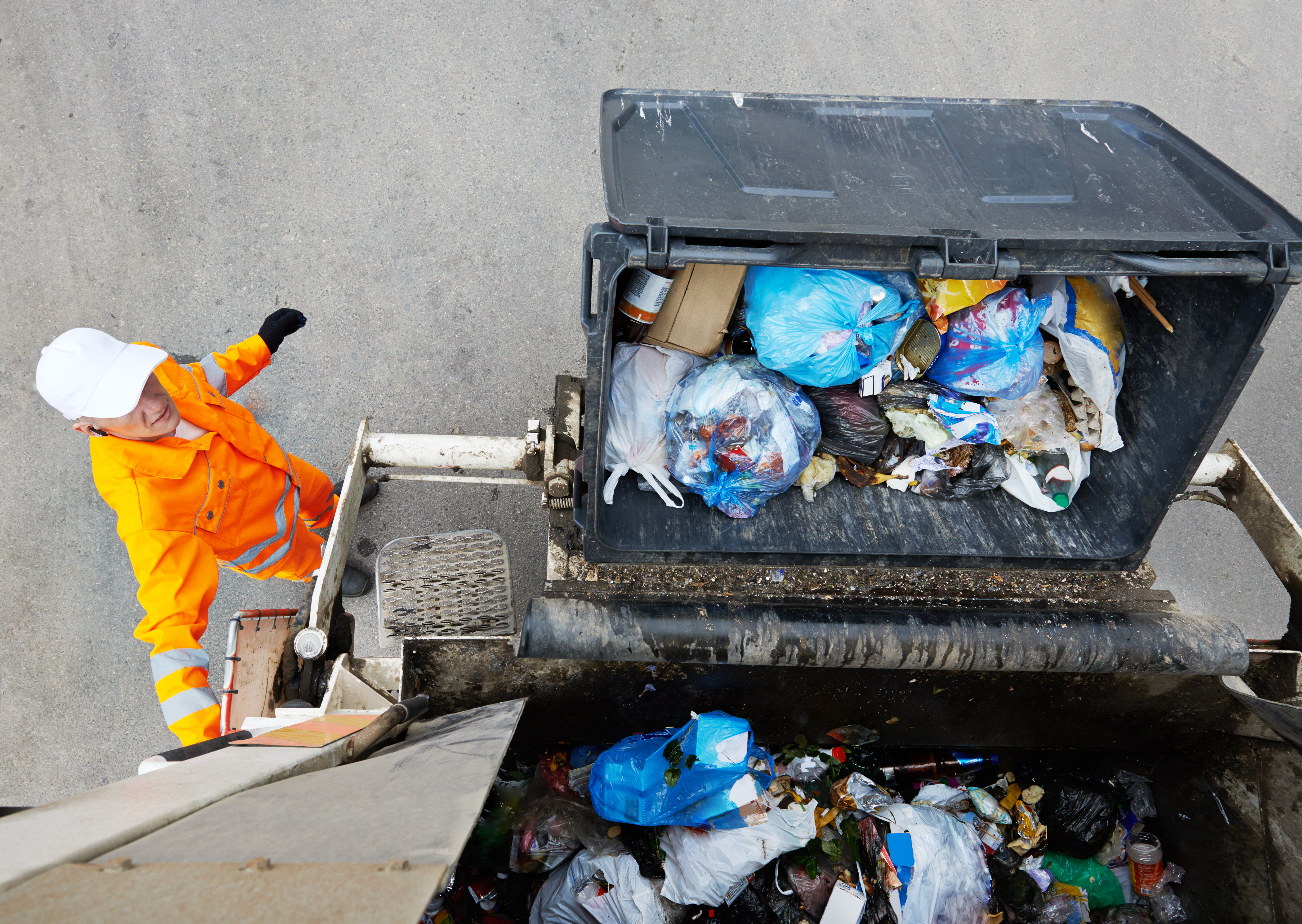 LC3 es como el recolector de basura que cuelga de la parte trasera del camión, recogiendo metódicamente bolsas de basura alrededor del vecindario y arrojándolas al compactador.